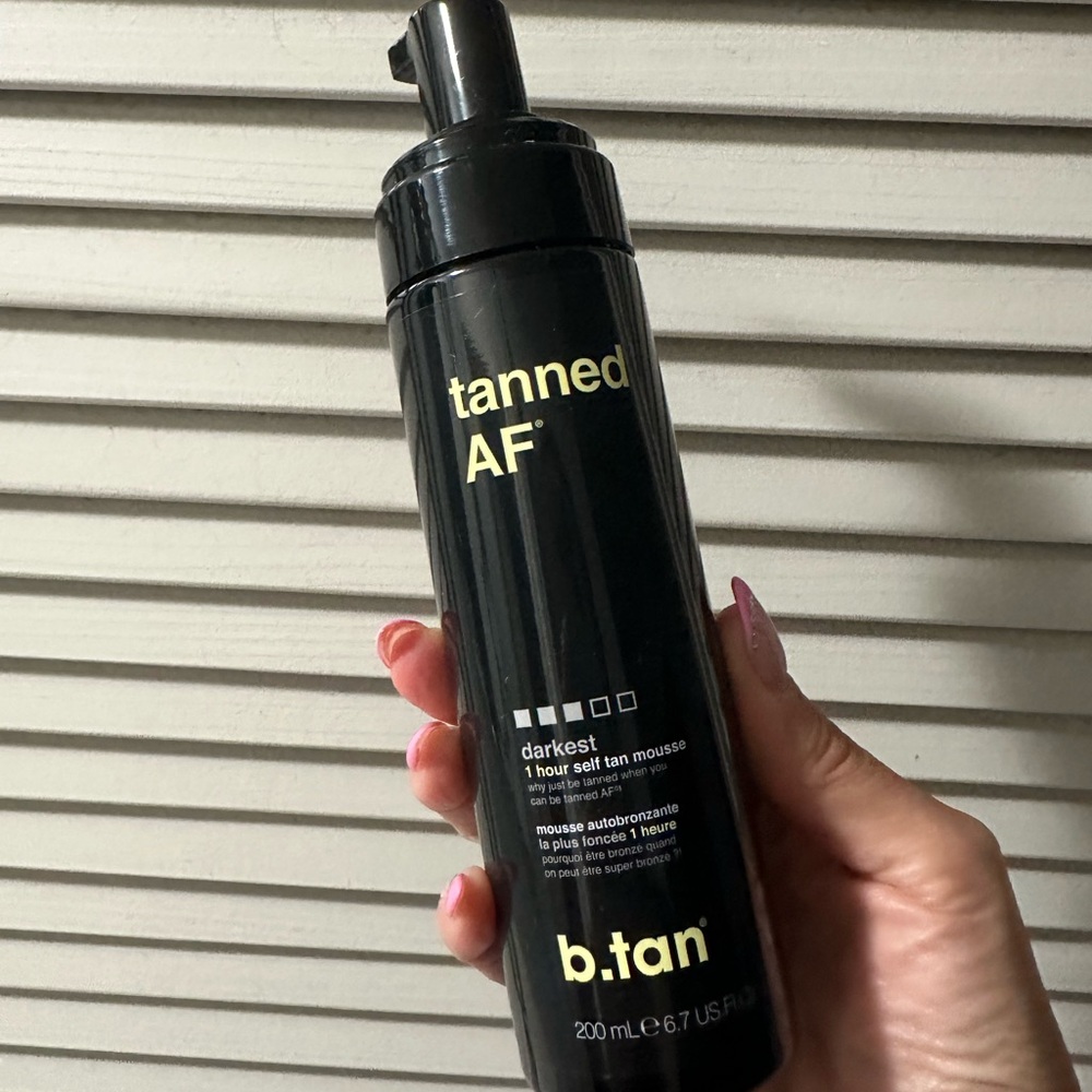 B.tan Tanned AF 1 Hour Self Tan Mousse + Tanner Mitt